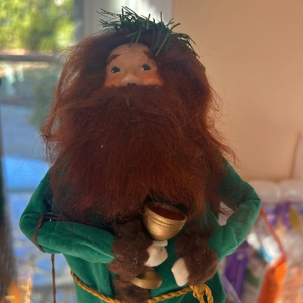 Byer’s Caroler Ghost of Christmas Present - Picture 2 of 5